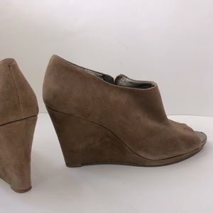 Banana Republic camel suede peep toe wedges